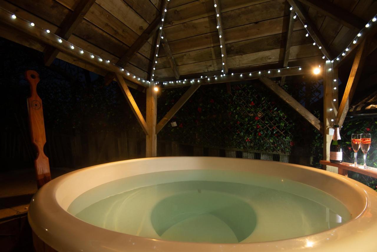 East Cottage * Wood Burning Hot Tub * Garden St. Andrews Exterior foto
